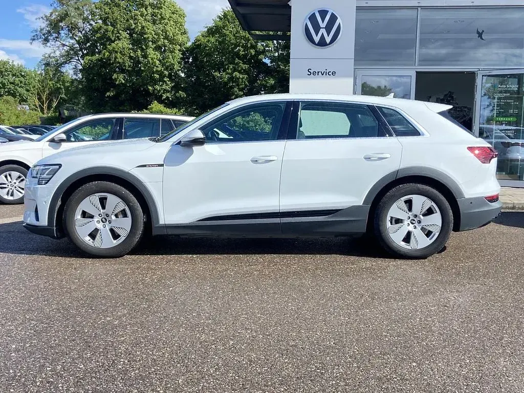 Gebraucht Audi e-tron 300 kW (408 PS) 2022 Gletscherweiß metallic SUV