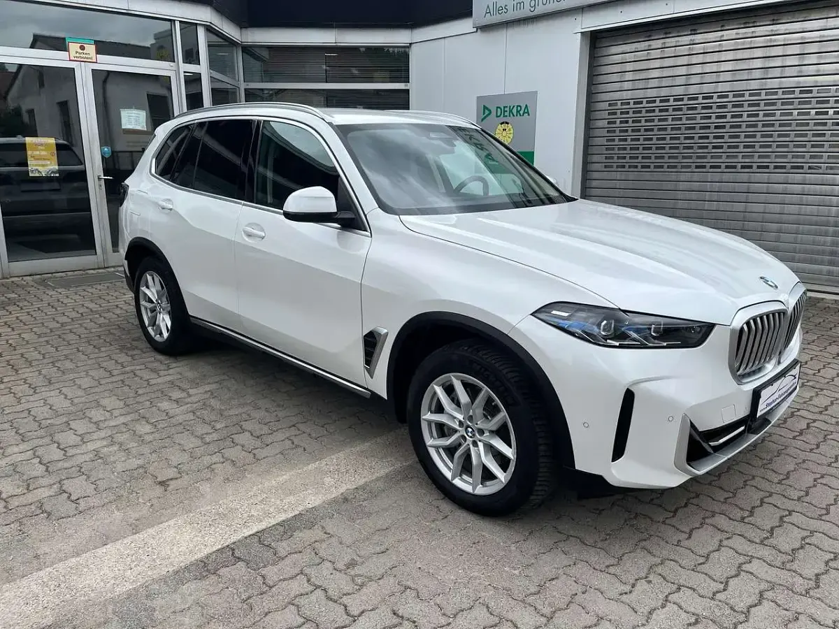 Gebraucht BMW X5 381 PS (280 kW) 2024 Mineralweiss metallic SUV