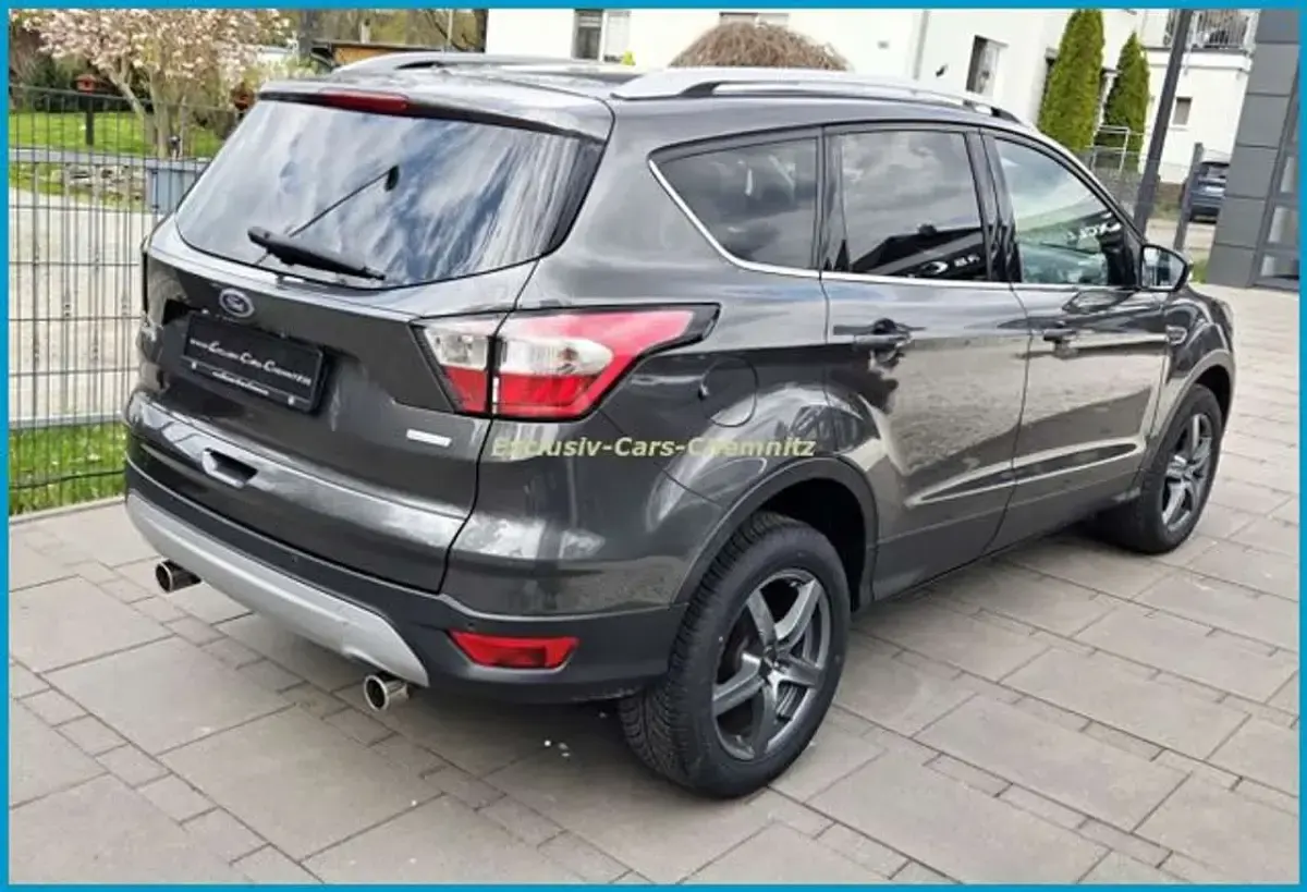 Gebraucht Ford Kuga Trend 120 PS (88 kW) 2018 Magneticgrau (metallic) SUV
