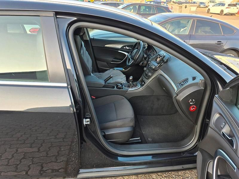 Gebraucht Opel Insignia 140 PS (102 kW) 2014 Schwarz Kombi