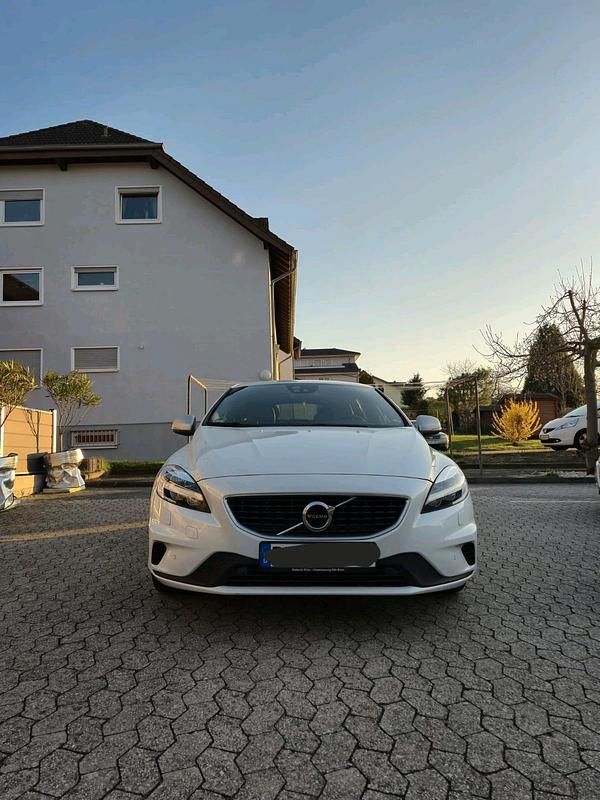 Gebraucht Volvo V40 R-Design 152 PS (111 kW) 2017 Weiß Limousine