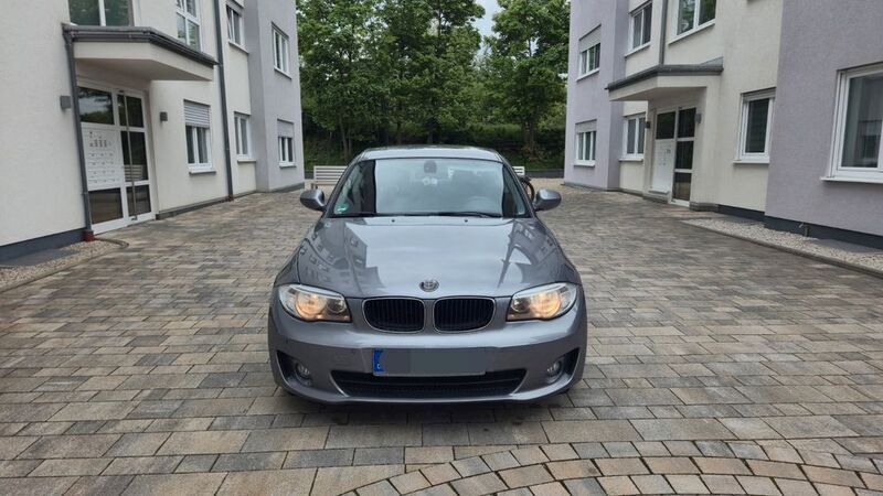 Grau Gebraucht 2013 BMW 118 Performance Kleinwagen | 7.500 € (Fairer Preis) - Bild 1/4