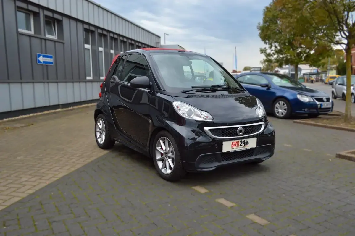 Gebraucht Smart ForTwo Cabrio Passion 71 PS (52 kW) 2012 Tridionszelle schwarz Cabrio