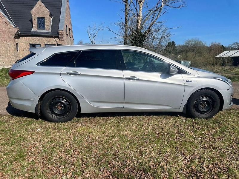 Gebraucht Hyundai i40 135 PS (99 kW) 2012 Grau Kombi