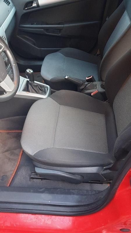 Gebraucht Opel Astra 140 PS (102 kW) 2009 Rot Limousine