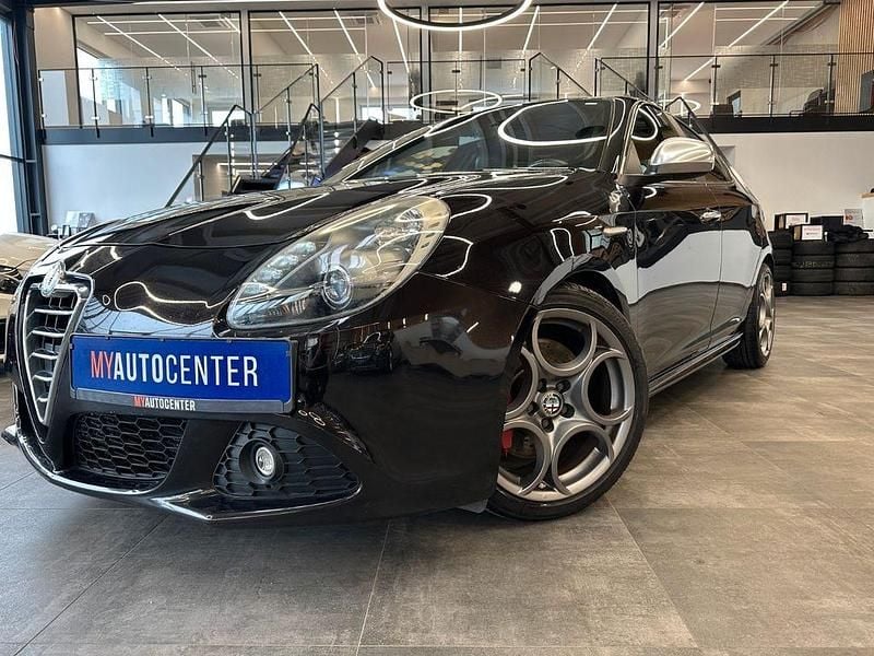 Schwarz Gebraucht 2011 Alfa Romeo Giulietta Quadrifoglio Verde Limousine | 10.899 € (Fairer Preis) - Bild 1/4