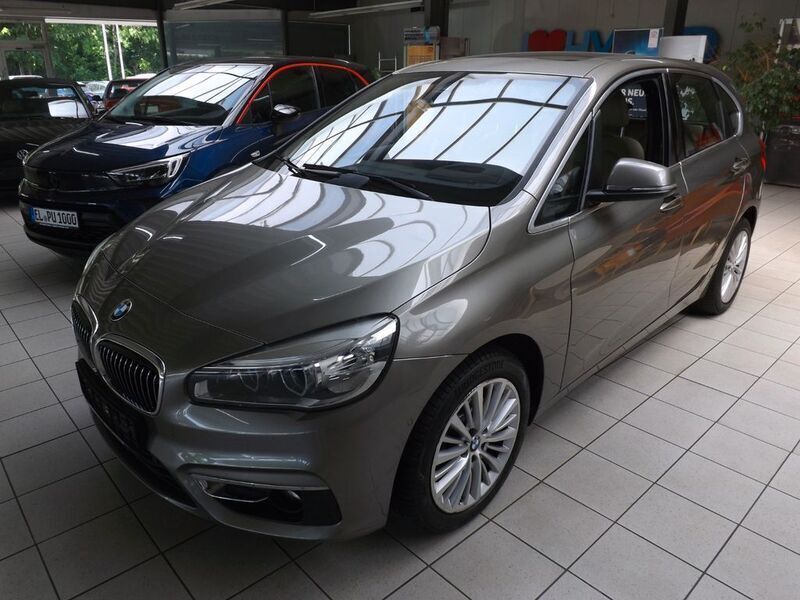 Silber Gebraucht 2015 BMW 220 Active Tourer Luxury Line Van / Kleinbus | 14.950 € (Guter Preis) - Bild 1/4