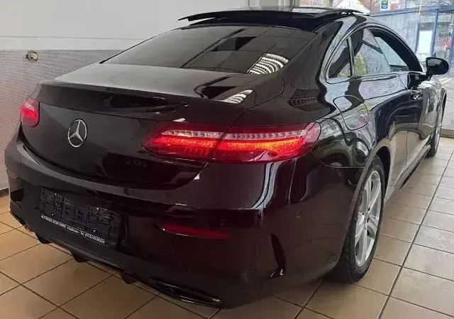 Gebraucht Mercedes E220 AMG line 194 PS (142 kW) 2018 Obsidianschwarz Coupé