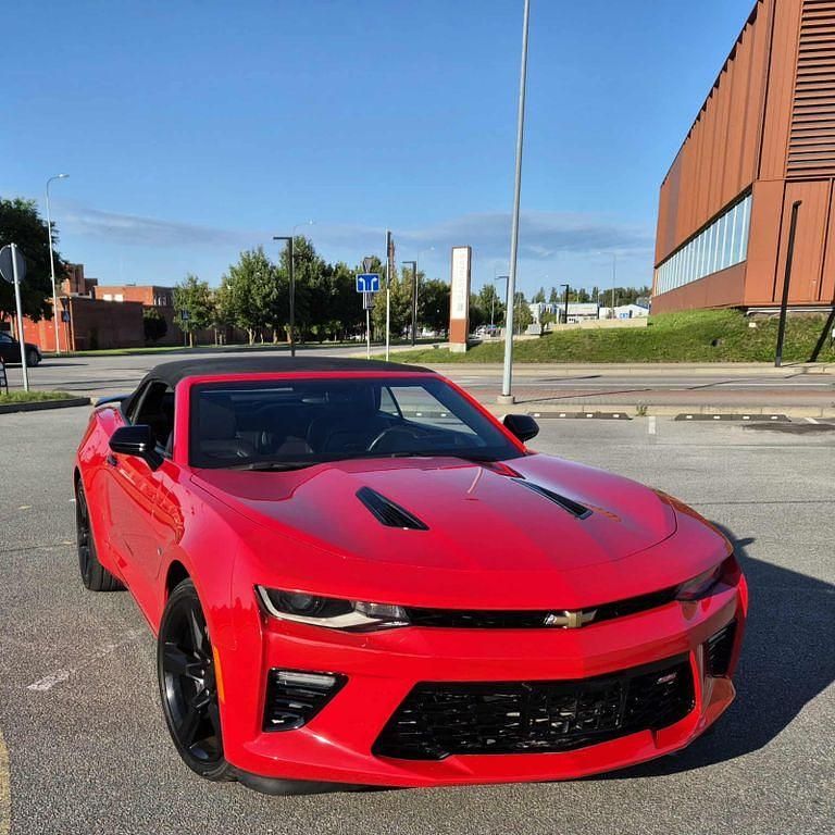 Rot Gebraucht 2017 Chevrolet Camaro Sport Cabrio | 26.500 € - Bild 1/4