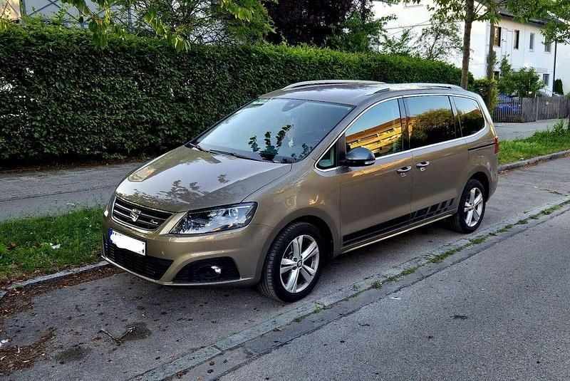Gebraucht Seat Alhambra 4Drive 184 PS (135 kW) 2017 Gold Van / Kleinbus