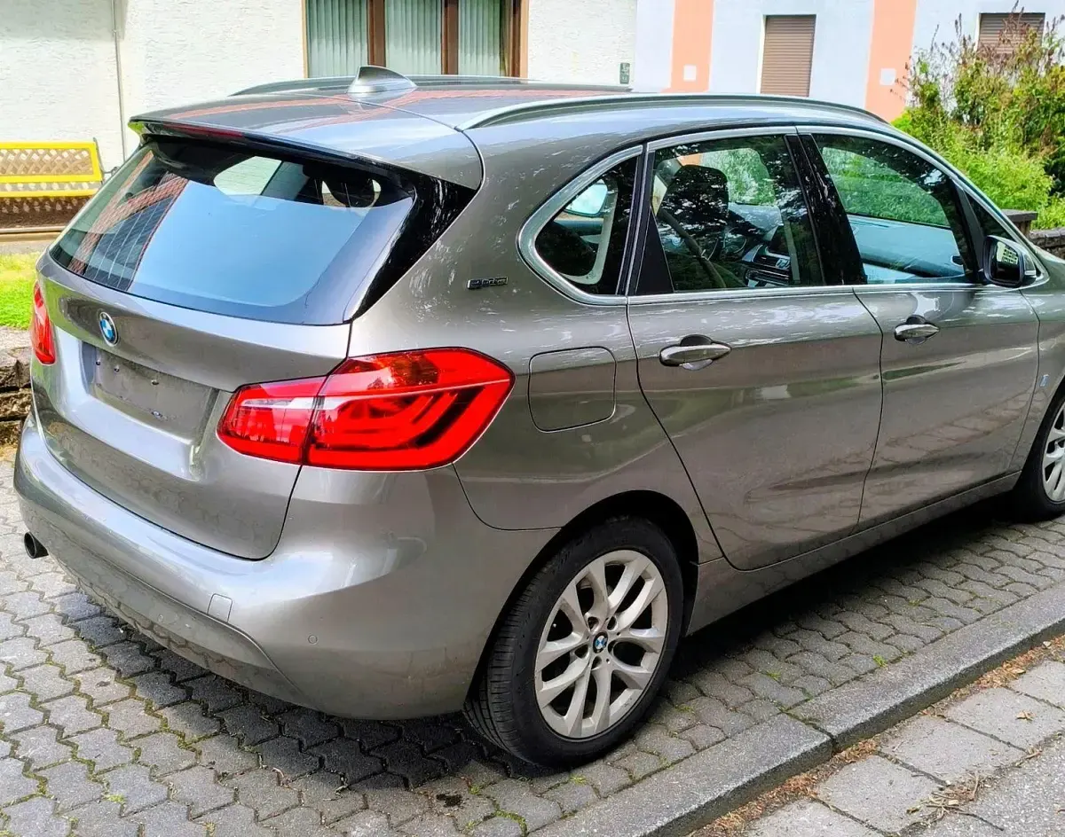 Używany BMW 225 Active Tourer 224 KM (164 kW) 2017 Złoty Minivan