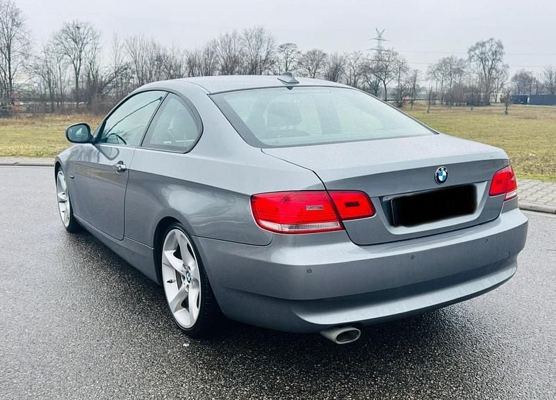 Gebraucht BMW 320 M Sport 177 PS (130 kW) 2010 Grau Coupé