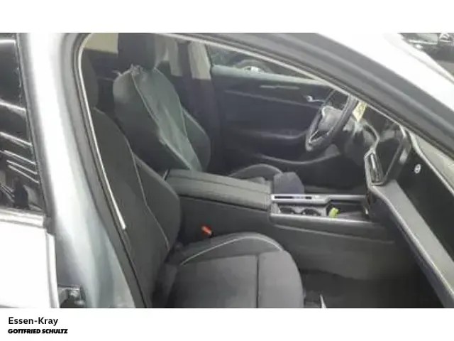 Gebraucht VW Passat Business 150 PS (110 kW) 2025 Silber Kombi
