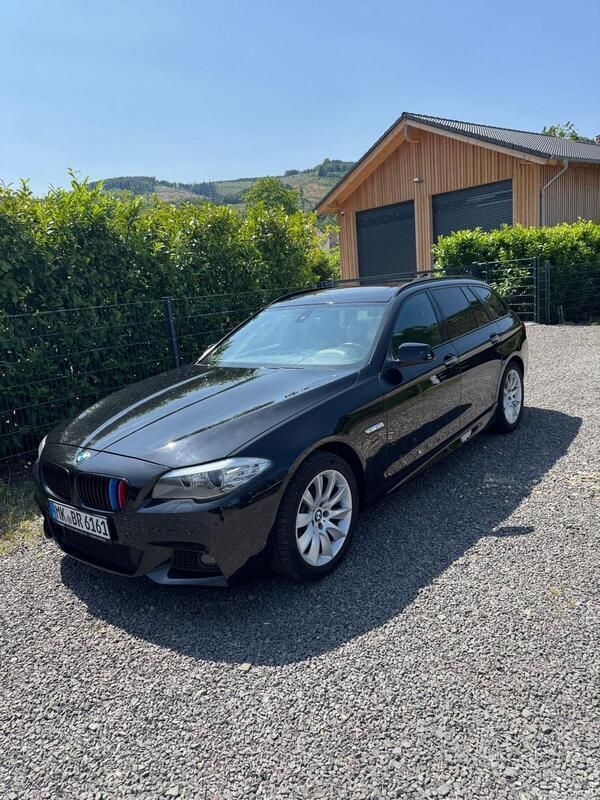 Schwarz Gebraucht 2012 BMW 520 Kombi | 10.200 € (Fairer Preis) - Bild 1/4