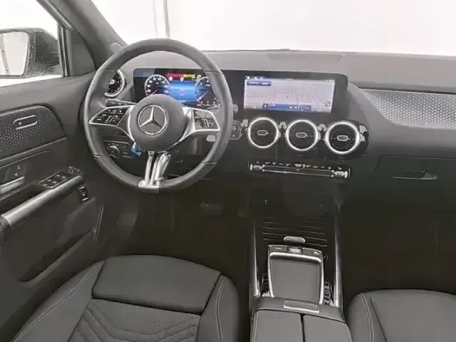 Gebraucht Mercedes GLA200 Progressive 150 PS (110 kW) 2024 Weiss SUV