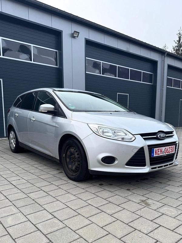 Gebraucht Ford Focus Trend 95 PS (69 kW) 2012 Grau Kombi