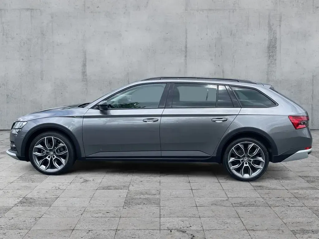 Gebraucht Skoda Superb Scout 4x4 200 PS (147 kW) 2023 Graphitegrau metallic Kombi