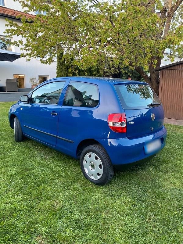 Second-hand VW Fox 54 CP (39 kW) 2005 Albastru Hatchback