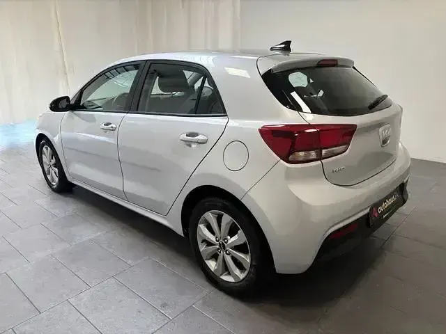 Gebraucht Kia Rio Vision 84 PS (61 kW) 2023 Silber Limousine
