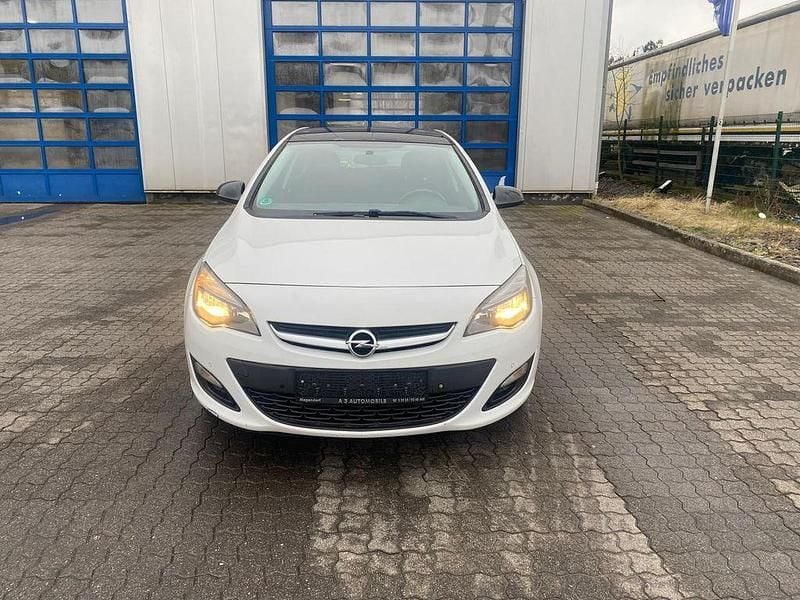 Gebraucht Opel Astra Active 131 PS (96 kW) 2013 Weiß Limousine