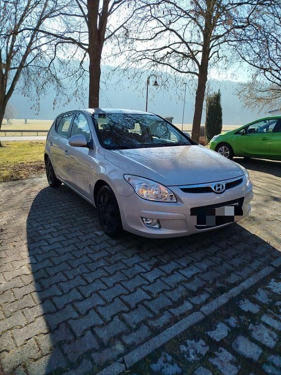 Gebraucht Hyundai i30 116 PS (85 kW) 2010 Grau Limousine