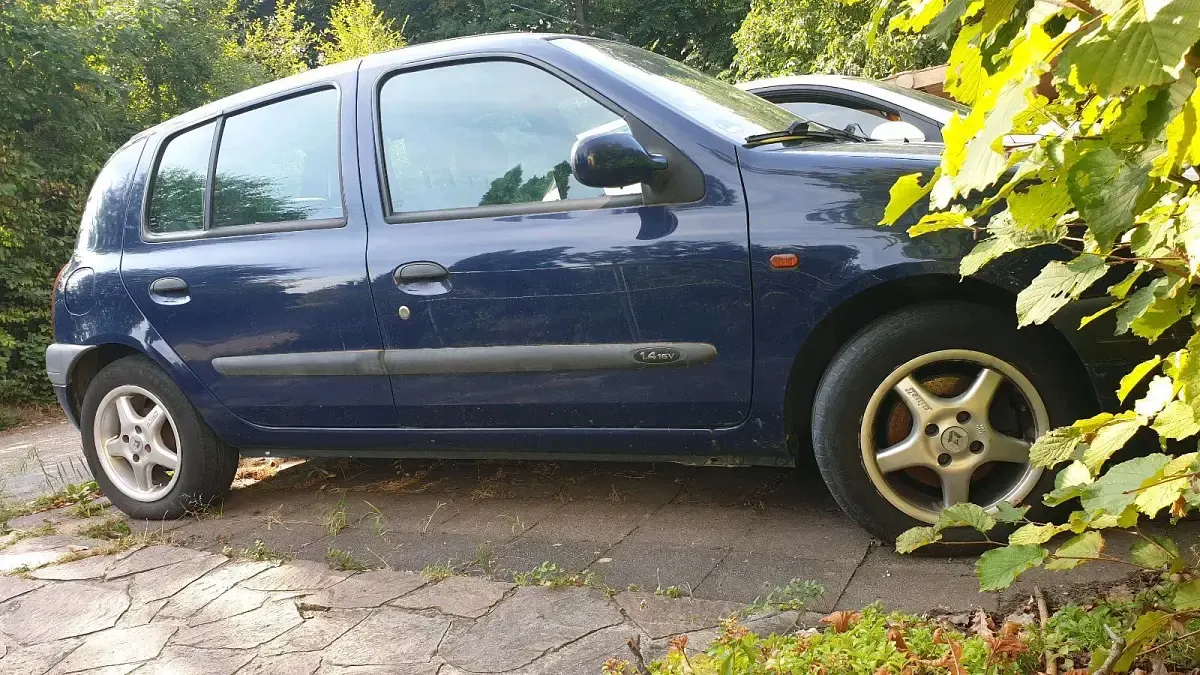 Gebraucht Renault Clio 92 PS (67 kW) 2001 Blau Kleinwagen