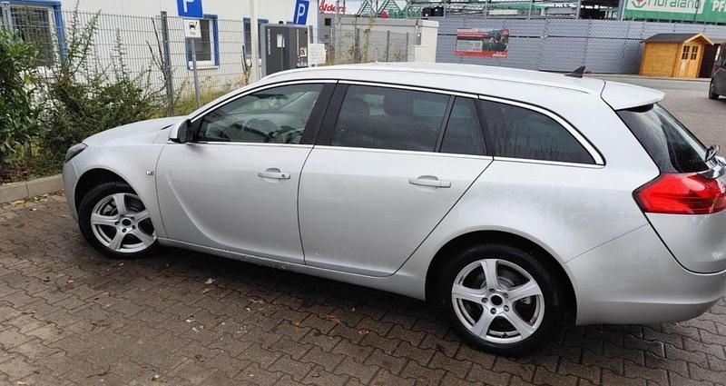 Gebraucht Opel Insignia 130 PS (95 kW) 2011 Silber Kombi