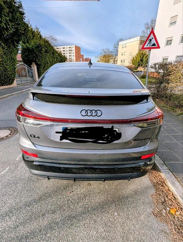 Gebraucht Audi Q4 e-tron S-Line 150 kW (204 PS) 2023 Grau SUV