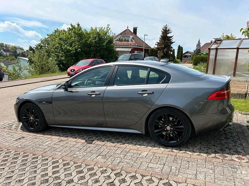 Gebraucht Jaguar XE 180 PS (132 kW) 2016 Grau Limousine