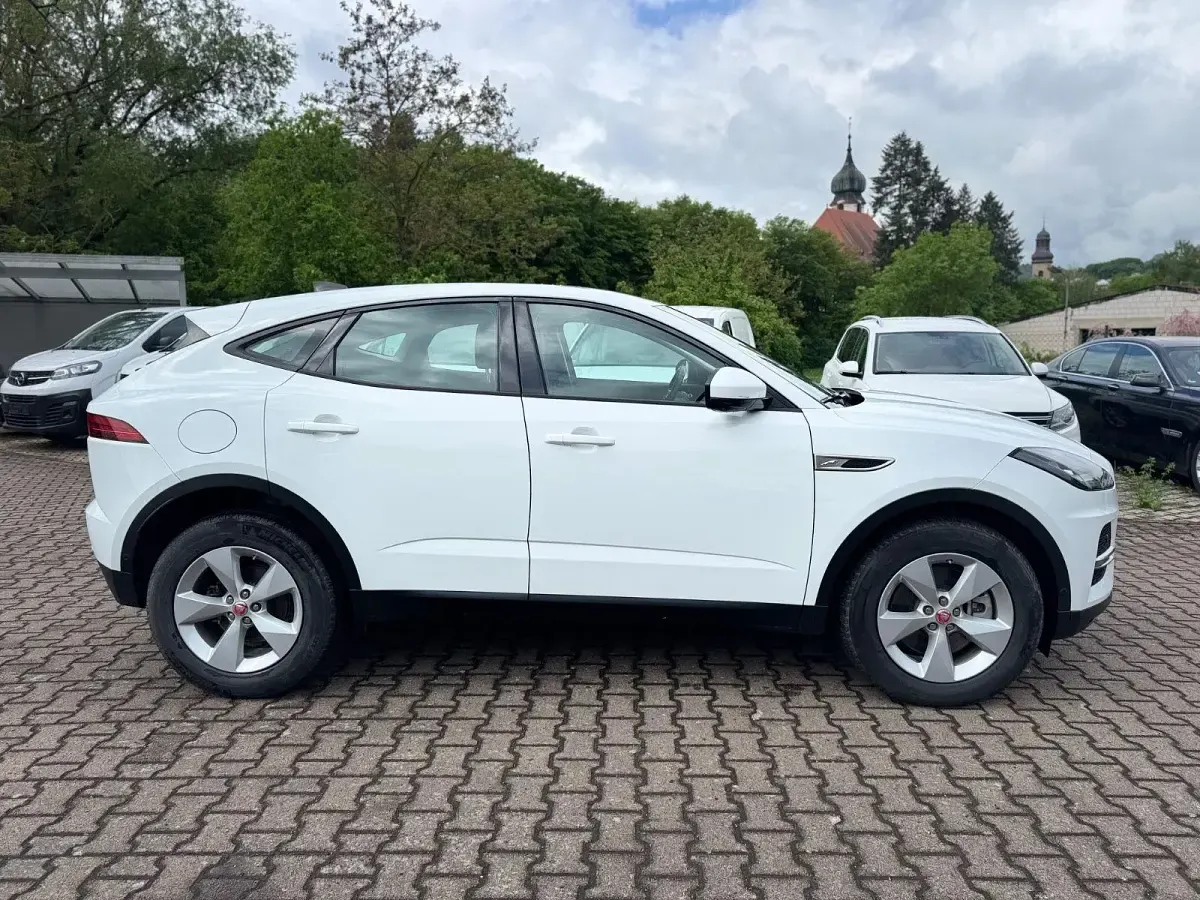 Begagnad Jaguar E-Pace S 163 HK (119 kW) 2021 Vit SUV