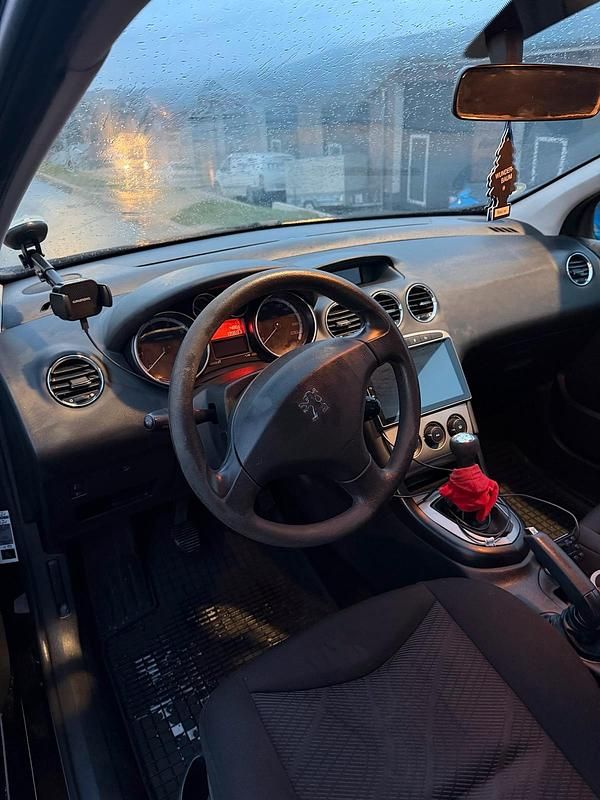 Gebraucht Peugeot 308 95 PS (69 kW) 2010 Schwarz Kleinwagen