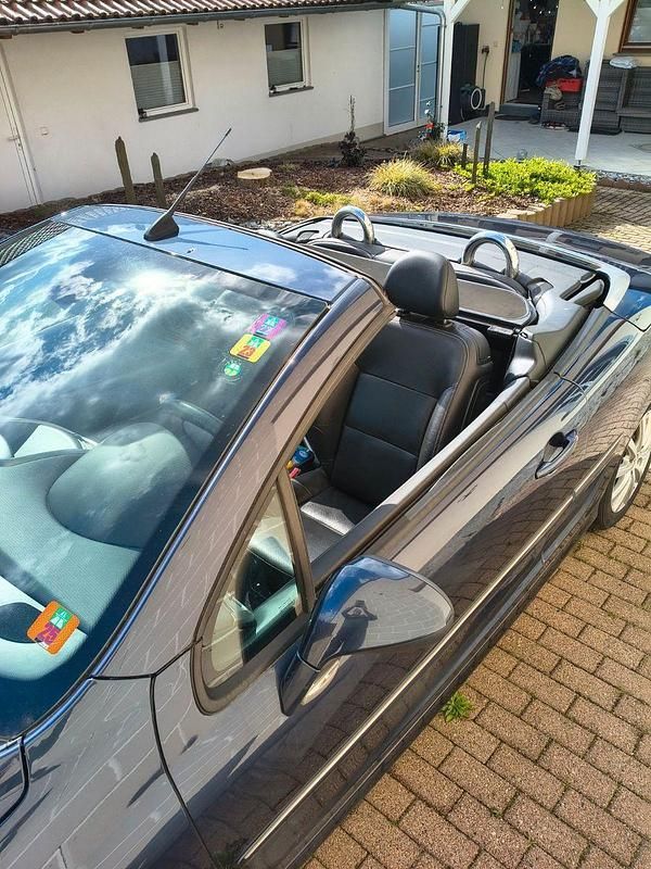 Gebraucht Peugeot 207 CC 156 PS (114 kW) 2012 Blau Cabrio