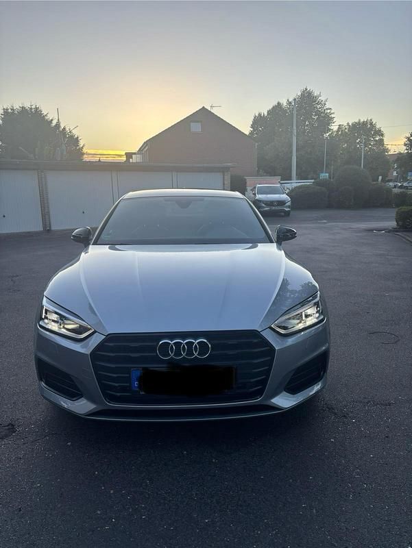 Grau Gebraucht 2018 Audi A5 Sportback Limousine | 27.900 € (Etwas zu teuer) - Bild 1/4