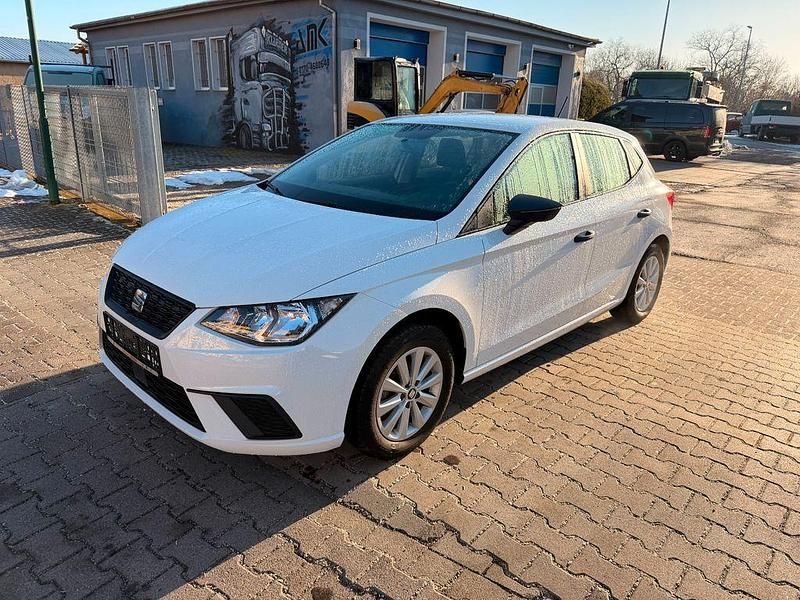 Weiß Gebraucht 2021 Seat Ibiza Reference Limousine | 10.400 € (Superpreis) - Bild 1/4