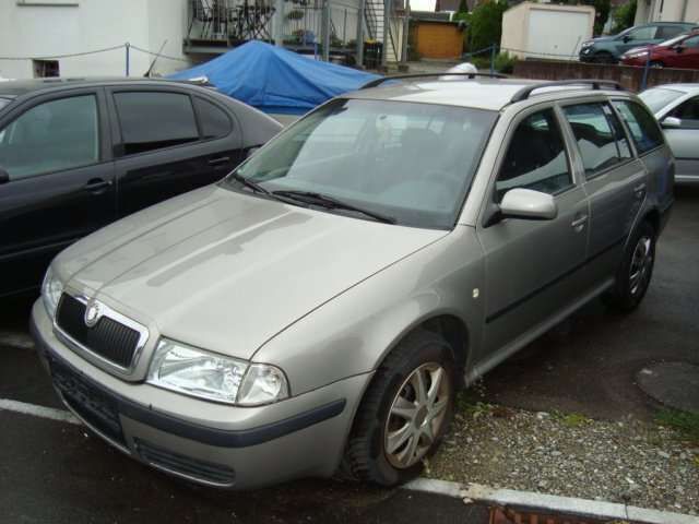 Grau Gebraucht 2008 Skoda Octavia Tour Kombi | 4.390 € (Teuer) - Bild 1/1