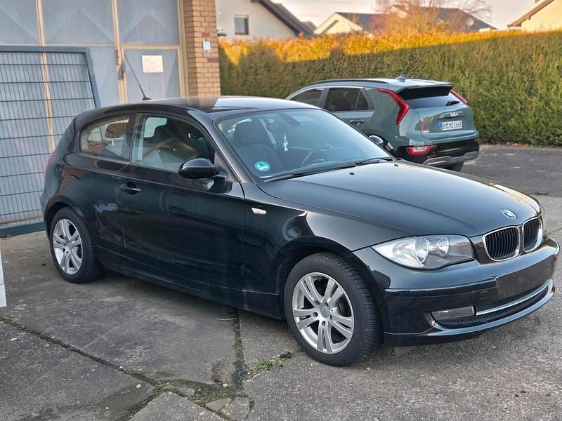 Gebraucht BMW 116 122 PS (89 kW) 2008 Schwarz Kleinwagen