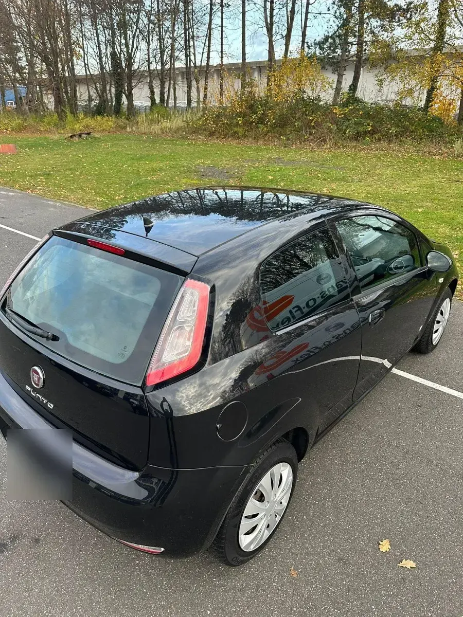 Gebraucht Fiat Punto Easy 69 PS (50 kW) 2013 Schwarz Kleinwagen