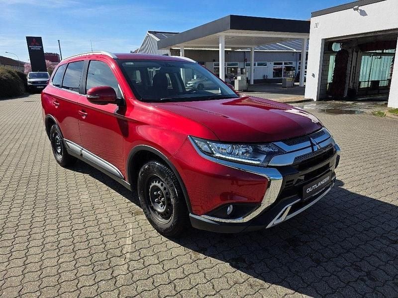 Gebraucht Mitsubishi Outlander Active 150 PS (110 kW) 2020 Karminrot SUV