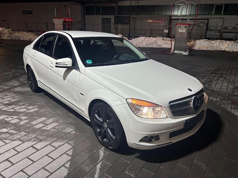 Weiß Gebraucht 2007 Mercedes C200 Elegance Limousine | 3.800 € (Superpreis) - Bild 1/4