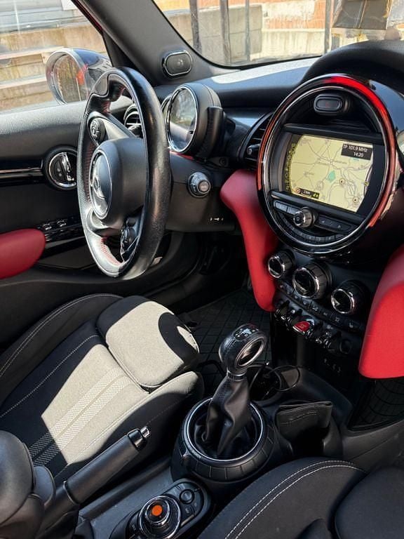 Second-hand Mini Cooper 136 CP (100 kW) 2016 Roșu Hatchback