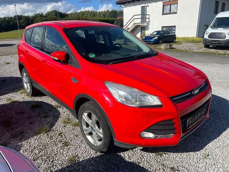 Gebraucht Ford Kuga Trend 163 PS (119 kW) 2014 Rot SUV