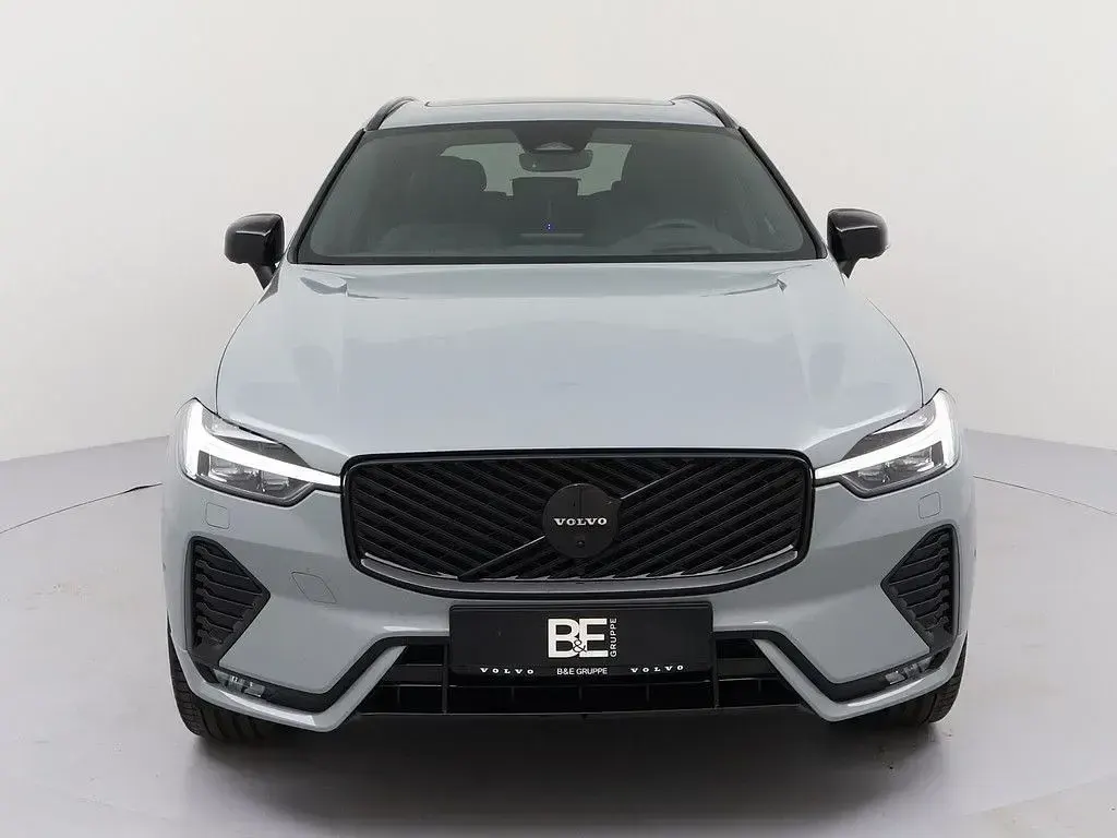 Neu Volvo XC60 Plus 250 PS (183 kW) 2026 Grau SUV