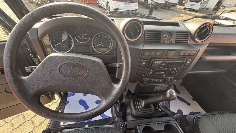 Gebraucht Land Rover Defender 122 PS (89 kW) 2010 Grün SUV