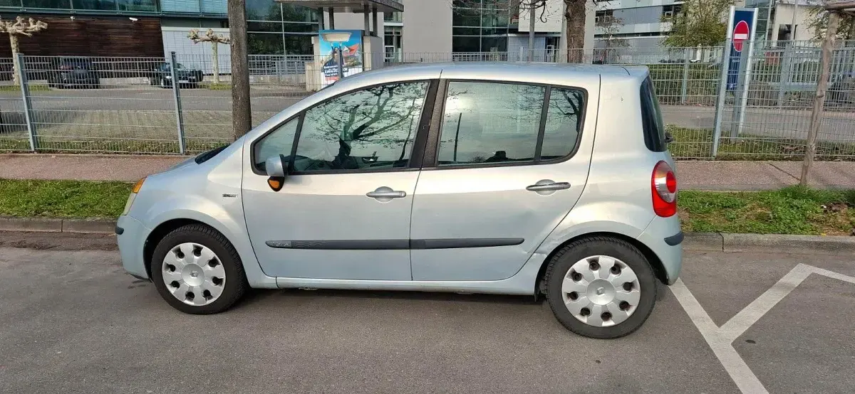 Używany Renault Modus 88 KM (64 kW) 2005 Srebrny Minivan