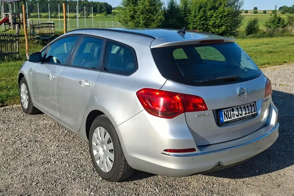 Gebraucht Opel Astra Sport 136 PS (100 kW) 2015 Silber Kombi