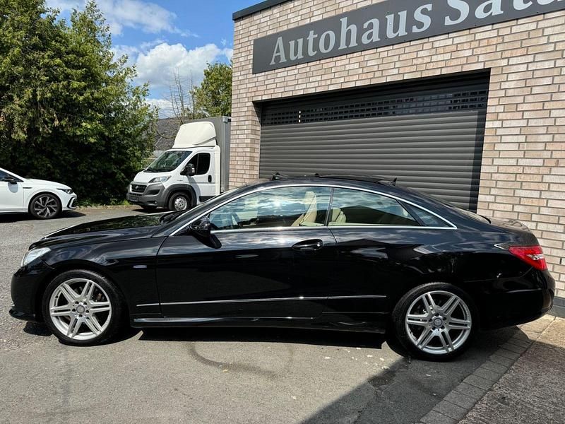 Gebraucht Mercedes E350 AMG 231 PS (169 kW) 2009 Schwarz Coupé