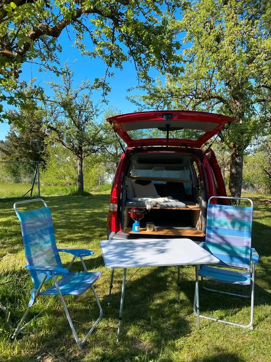 Second-hand VW Caddy Life 105 CP (77 kW) 2004 Roșu Monovolum