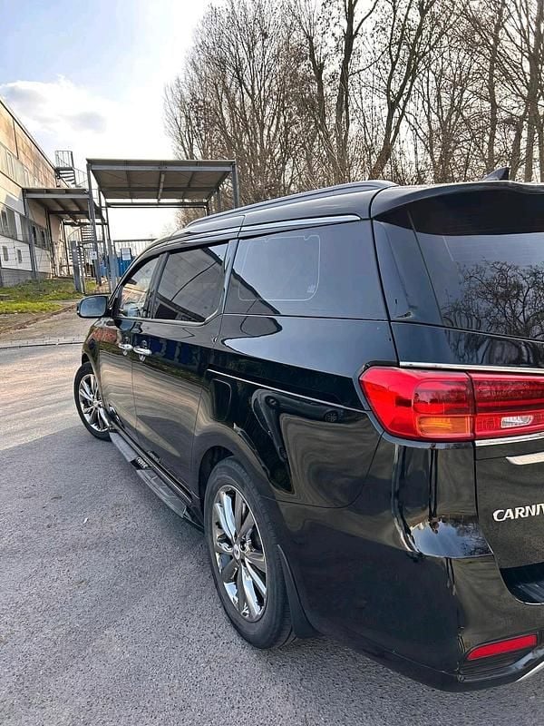 Gebraucht Kia Carnival 194 PS (142 kW) 2019 Schwarz Van / Kleinbus