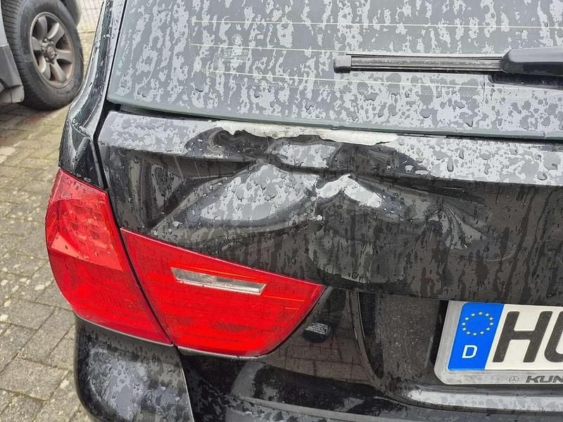 Gebraucht 2011 BMW 320 Lifestyle Kombi | 3.299 € (Superpreis) - Bild 1/4