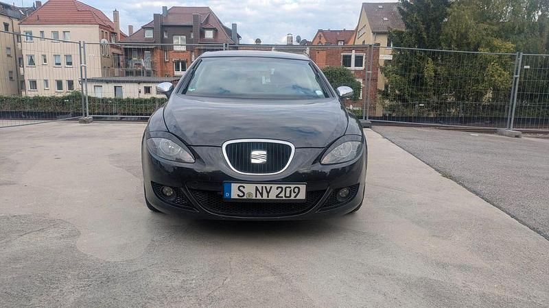 Schwarz Gebraucht 2006 Seat Leon Reference Limousine | 2.500 € (Guter Preis) - Bild 1/4